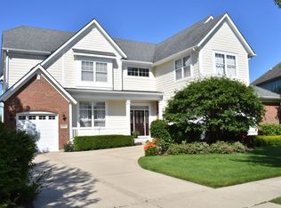 317 Colonial Dr, Vernon Hills, IL