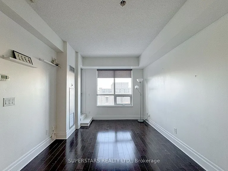 1 Upper Duke Cres #402A — Photo 2
