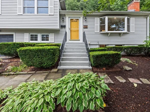 12 Bryant Rd, Framingham, MA 01701