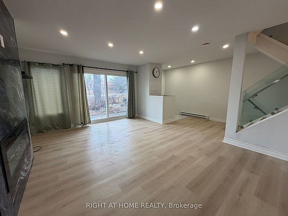 4th image of 24 Springfair Ave W