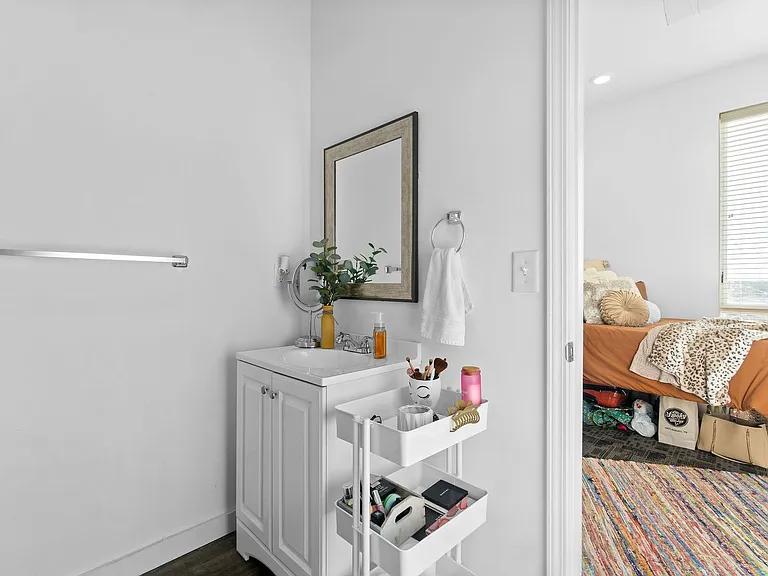 MAIN608 — Photo 2