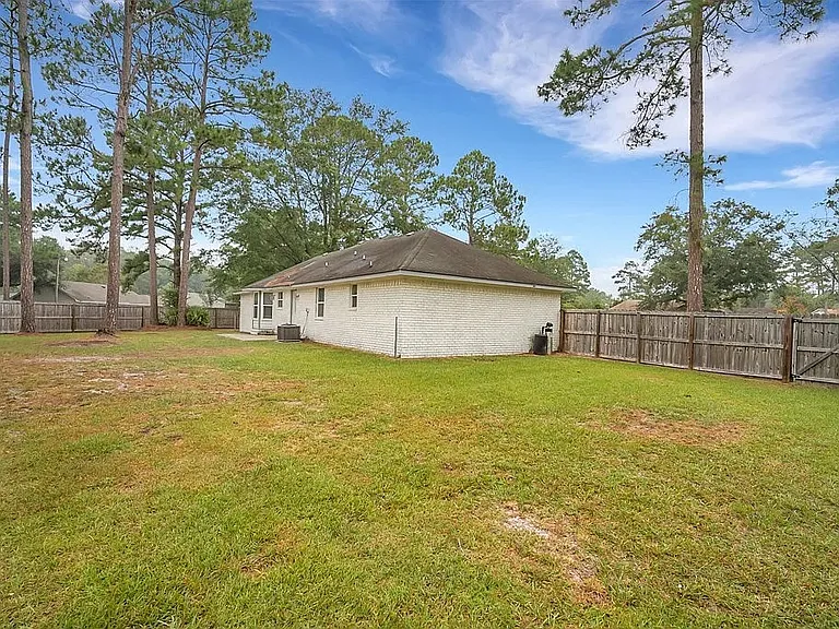 903 Teal Ct — Photo 14