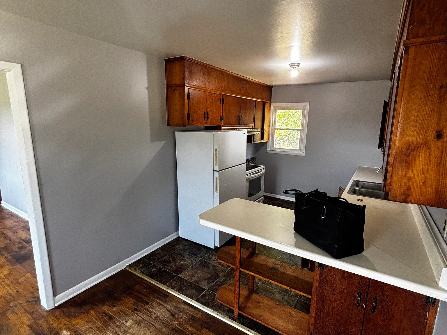 3 bed, 750 sqft, $950 — Photo 3