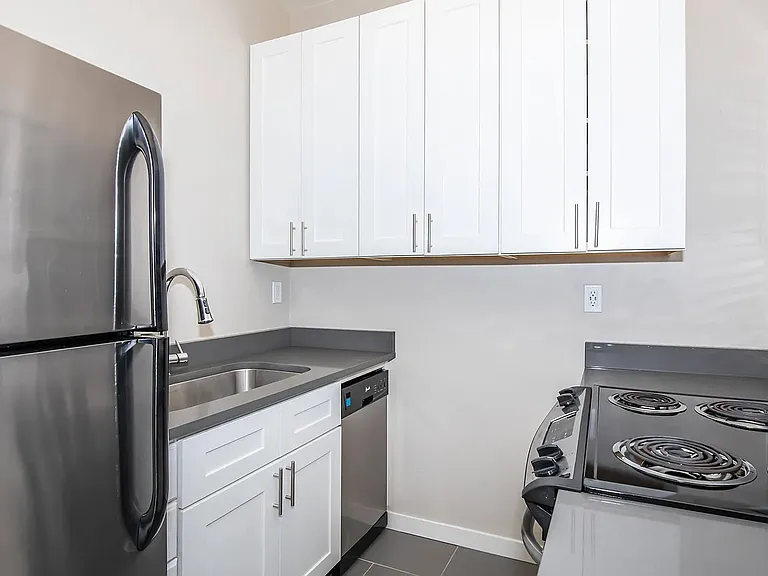 100 on 6th *Limited Time Concession: Now Offering 1 Months Free Rent* — Photo 14