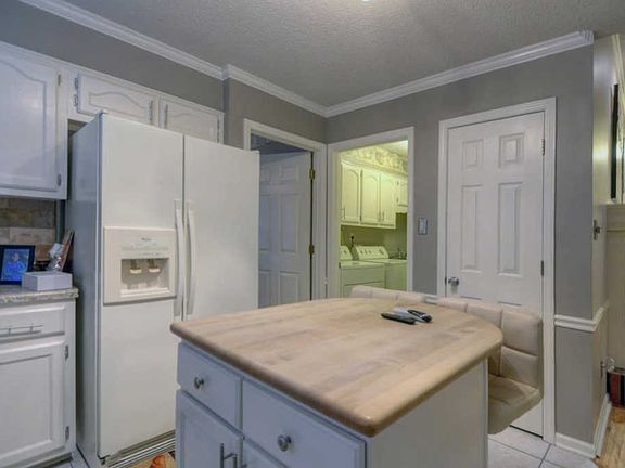 3rd image of 7316 Stonington Dr