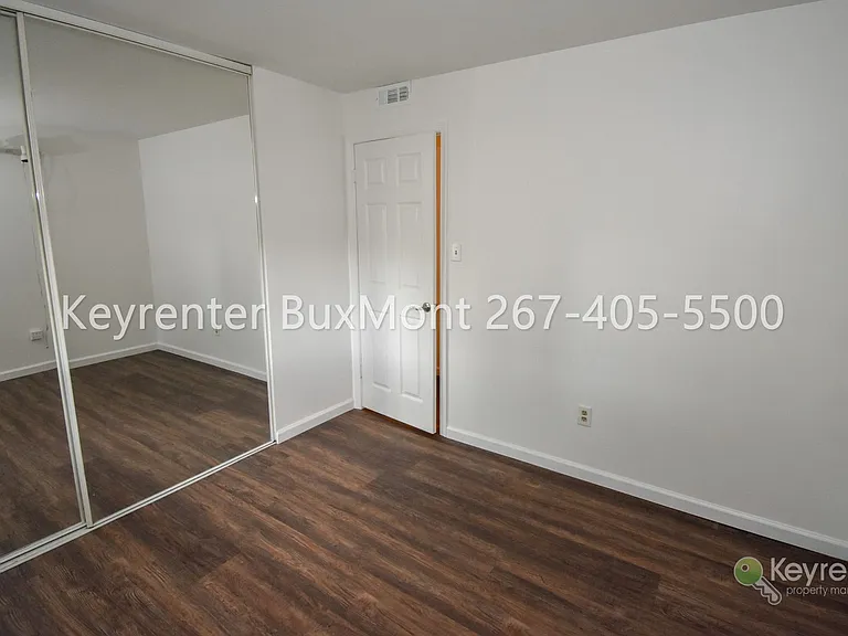 115 Hickory Ct — Photo 13