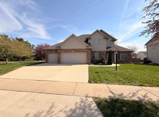 4705 Stonebridge Dr, Champaign, IL 61822