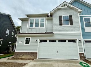 713 Flatrock Ln, Chesapeake, VA 23320