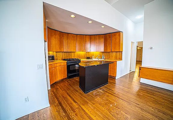 5th image of 257 Church St #4/5