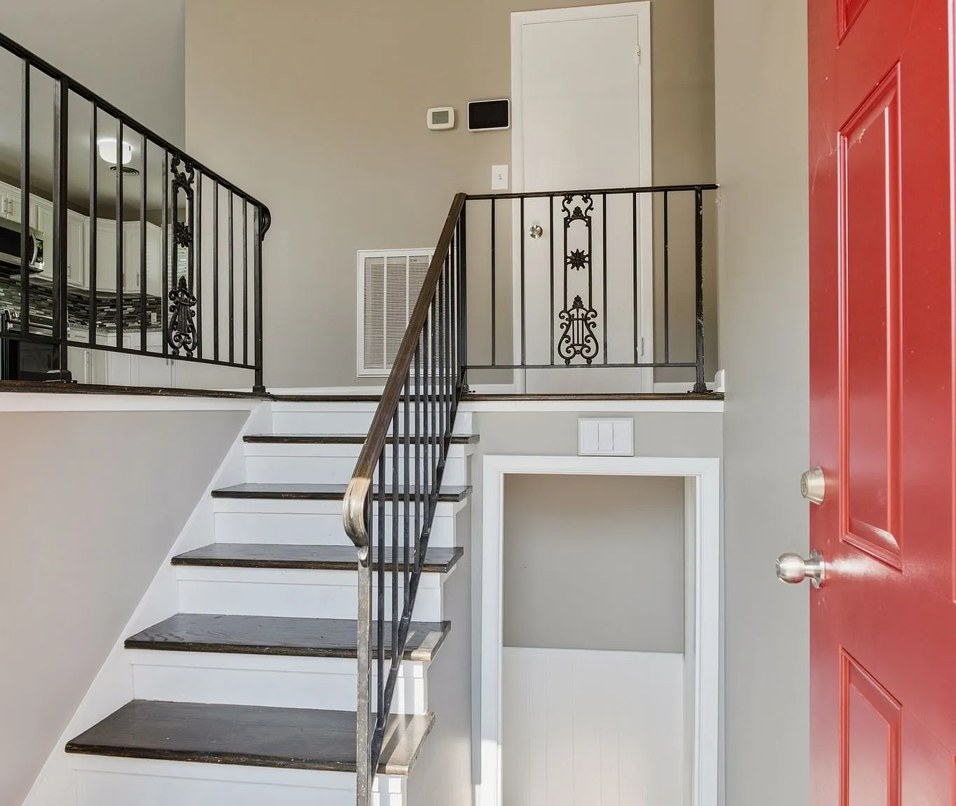 4 bed, 1700 sqft, $2,700 — Photo 3