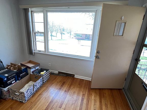 5th image of 4540 Meredeth St