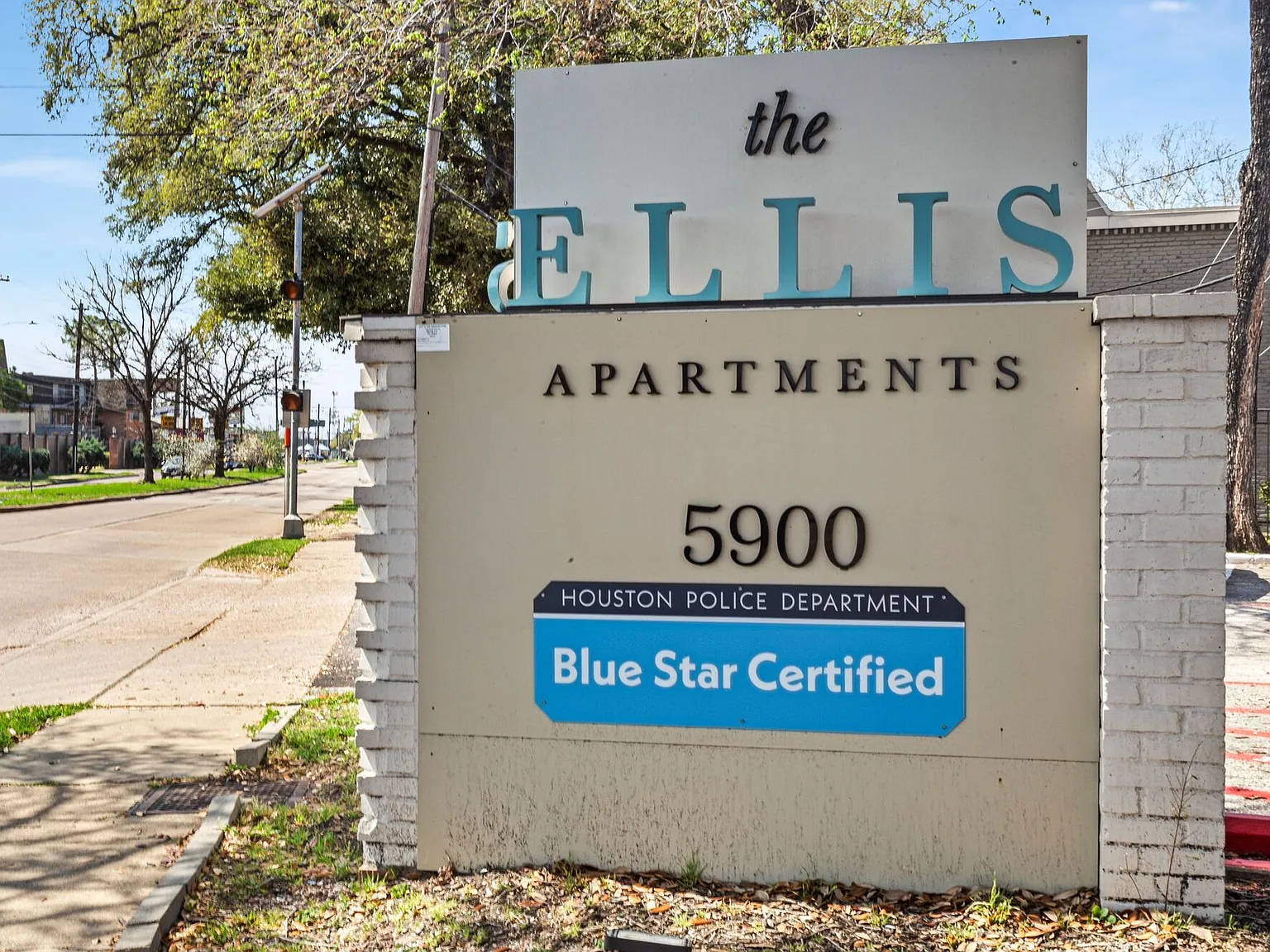 The Ellis Apartments — Photo 2