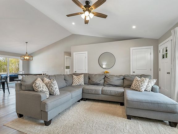 5th image of 85 Kennybeck Ct
