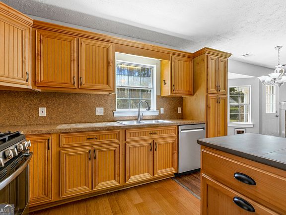 4th image of 108 Nicki Ct