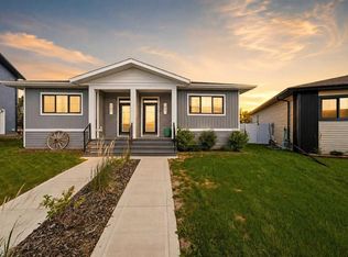 99 SE Gray Close, Sylvan Lake, AB T4S0W4