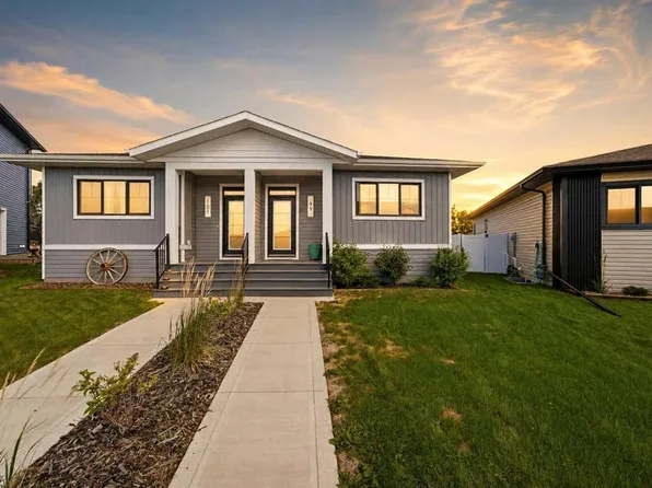 99 SE Gray Close, Sylvan Lake, AB T4S 0W4