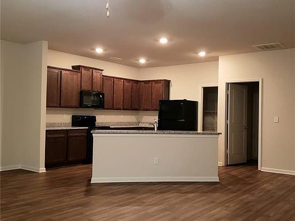 5th image of 939 Independence Ave