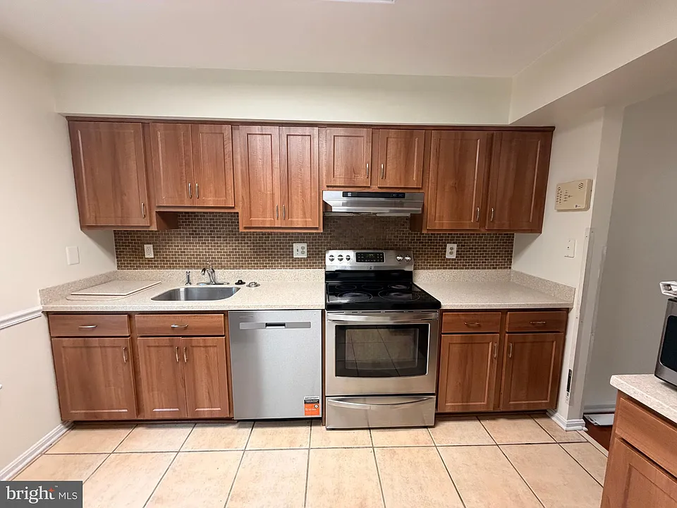 8818 Ridge Hollow Ct
