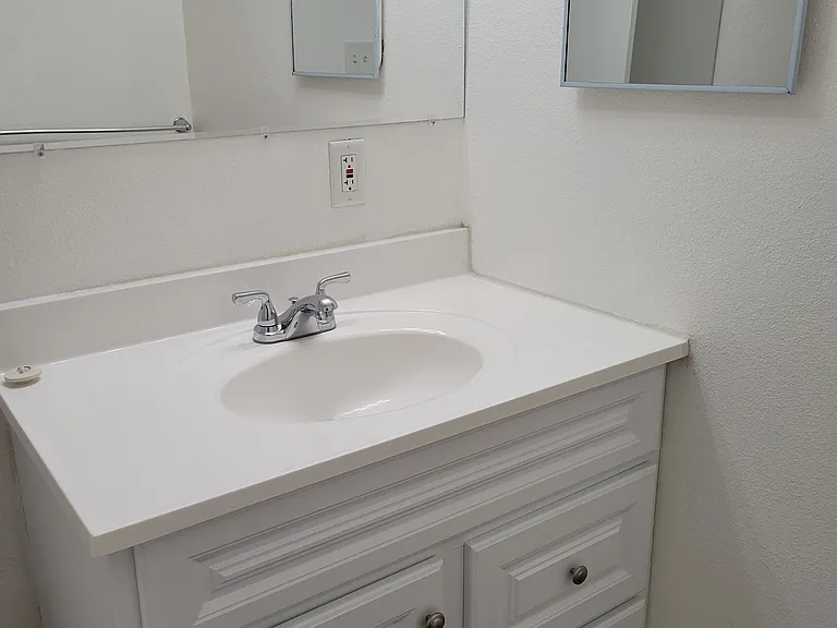 Evergreen Apartments — Photo 8