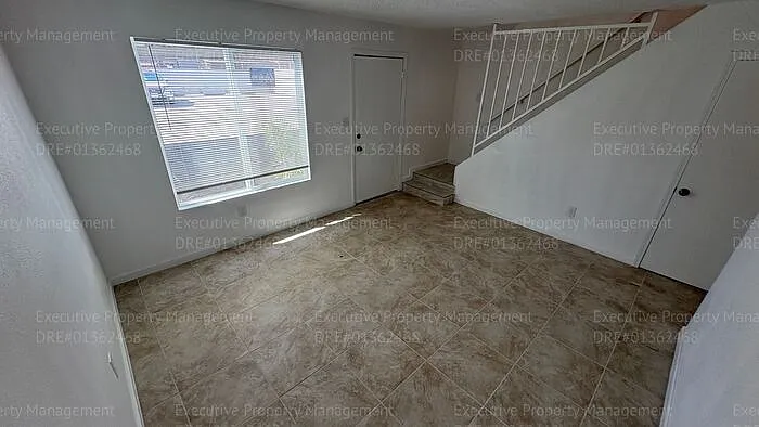 2909 S Chester Ave #16 — Photo 4