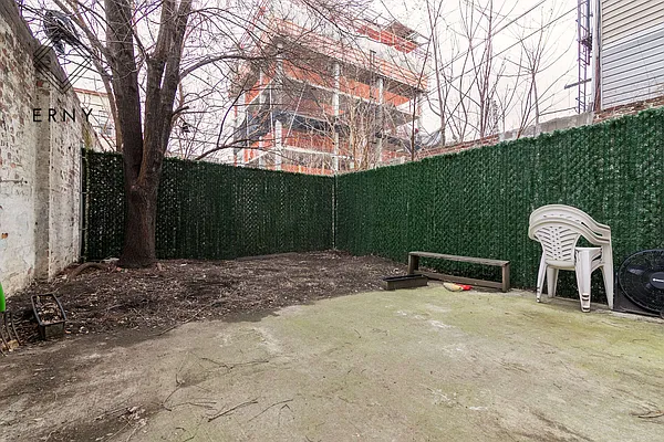 Rented by ERNY LLC | media 9