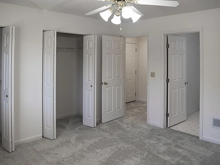 806-910 Hartwell Dr — Photo 14