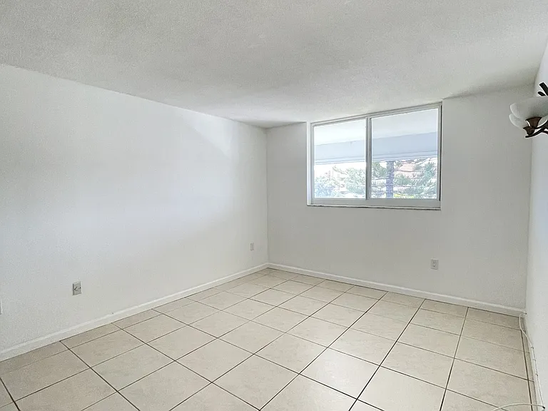 3750 NE 169th Streetapt #G408 — Photo 8
