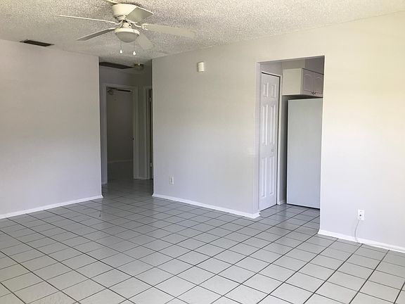 3rd image of 3073 Oaklawn Ave APT A