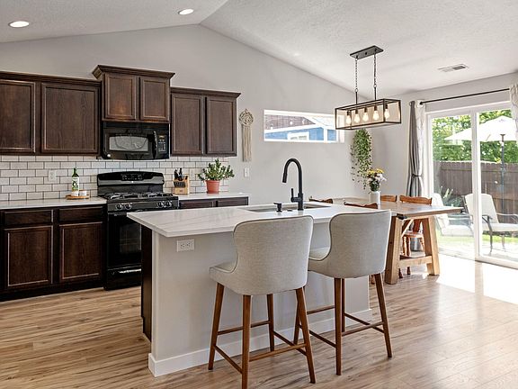 2nd image of 321 SW Antler Ridge Ct