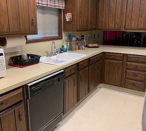 4th image of 616 White St