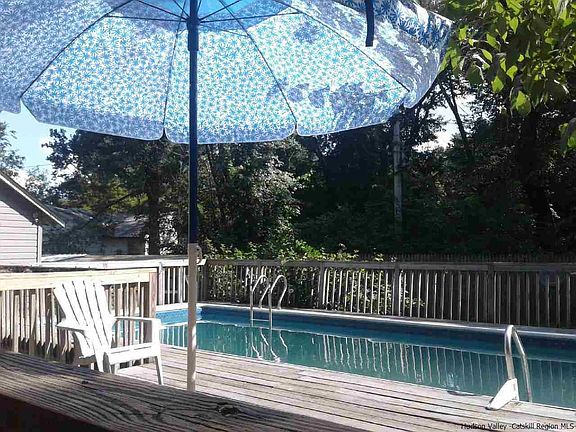 3rd image of 10 Riverview Dr