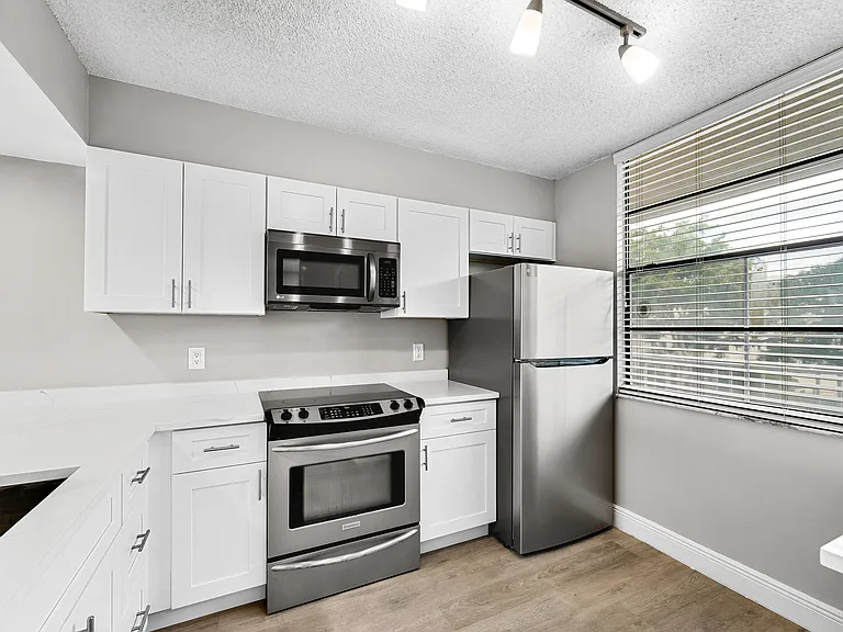 3636 Whitehall Dr #402 — Photo 2