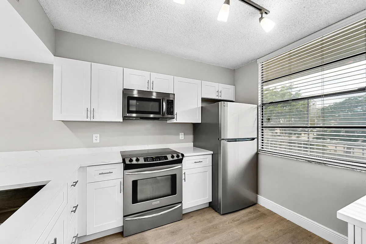Building Photo - 3636 Whitehall Dr #402