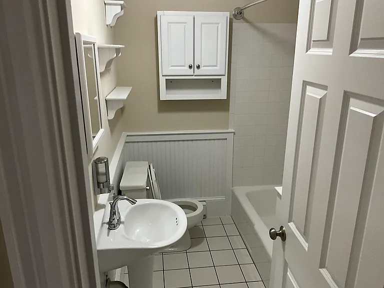 469 Mount Hope St #4 — Photo 5