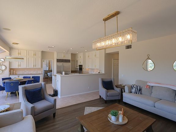 3rd image of 28462 La Plumosa