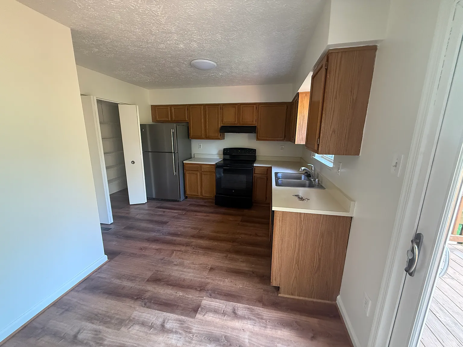 3 bed, 3.5 bath, 1700 sqft, $2,800 — Photo 3
