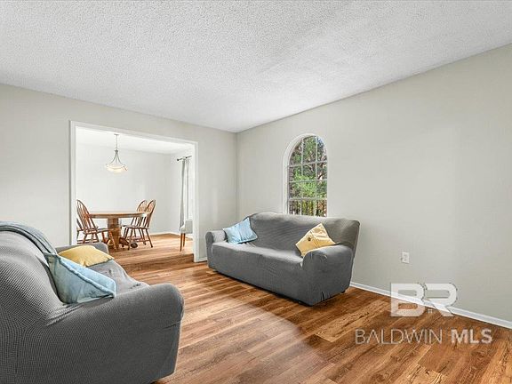 4th image of 4600 Dogwood Dr S