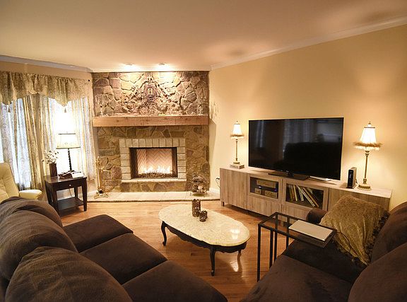 4th image of 363 Arbor Glen Blvd