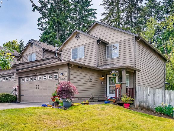 5th image of 2210 NE 137th Ct