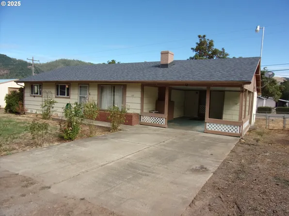 177 Esther Ct, Myrtle Creek, OR 97457