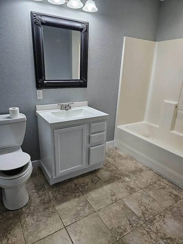 1 bed, $1,000 — Photo 4