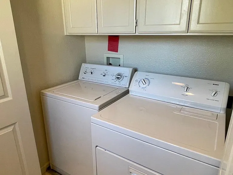 In unit laundry, with washer and dryer machine included.