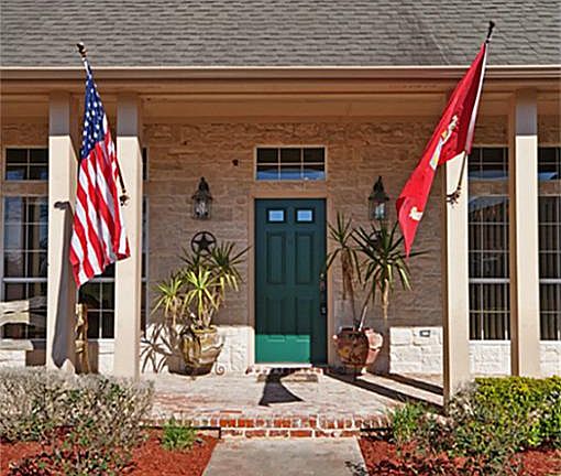 Charming entry with Austin Stone and washed brick.