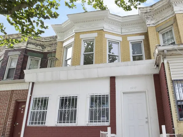 2253 Tiebout Avenue image 6 of 8