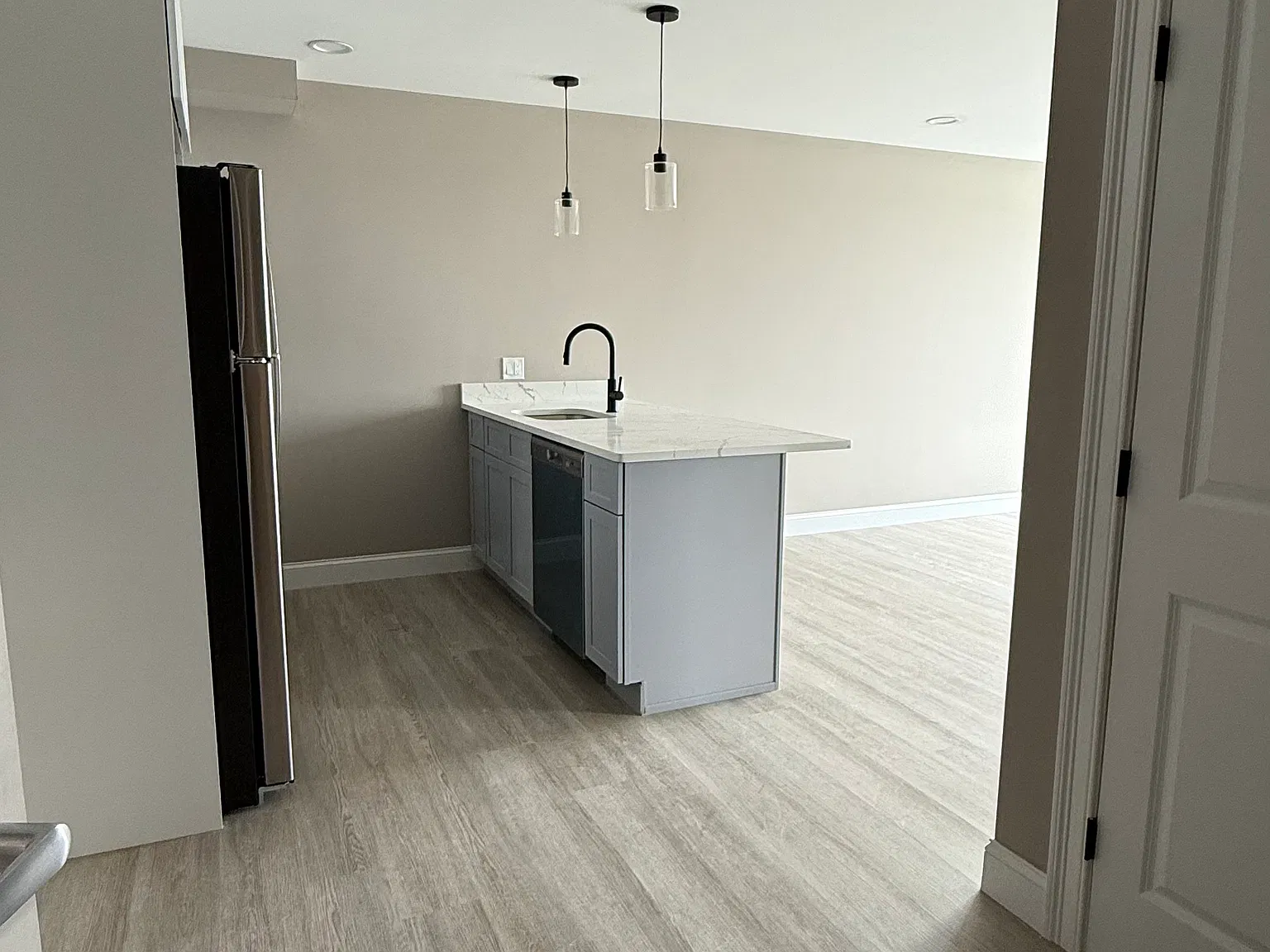 1 bed, 800 sqft, $2,675 — Photo 3