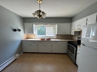 218 Carolyn Ln APT 4, Eureka, IL 61530
