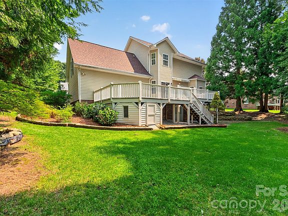 5th image of 220 35th Ave NE