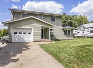 297 Burnside Ave, Muscatine, IA 52761