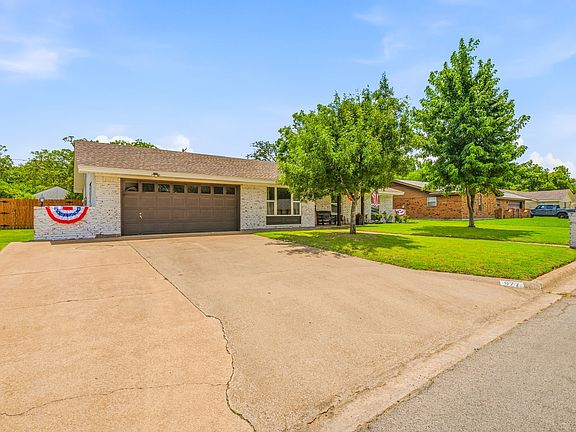 4th image of 977 Mockingbird St