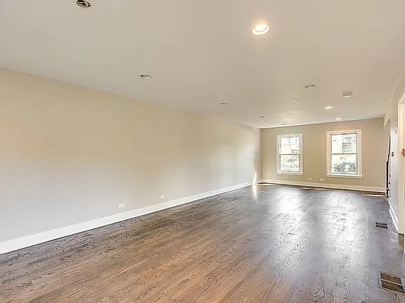 Open floor plan - Main floor
